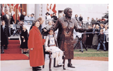 On October 18, 1999, at the Olympic Plaza in Calgary, Their Excellencies Adrienne Clarkson, Governor General of Canada, and John Ralston Saul unveiled a monument to honour Canada's Famous Five women on the 70th anniversary of the Persons Case.